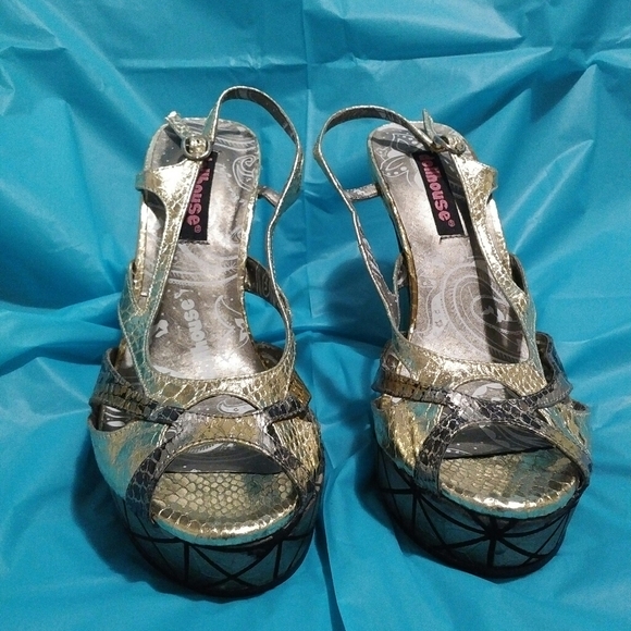 3 for $25 🌸DOLLHOUSE  🌻🌼 Nice Platform Heels - Picture 8 of 8